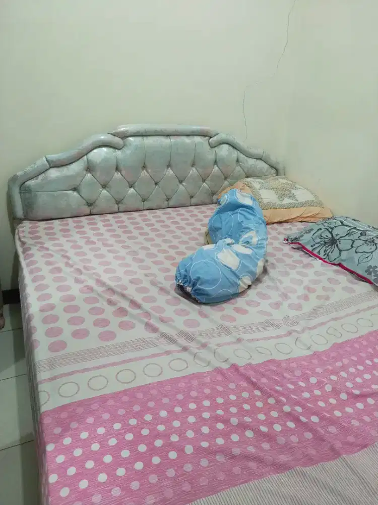 Jual cepat tempat tidur beserta dipan