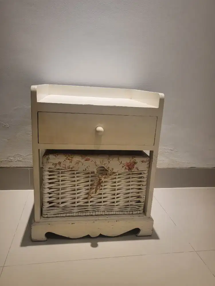 Nakas / Meja kecil