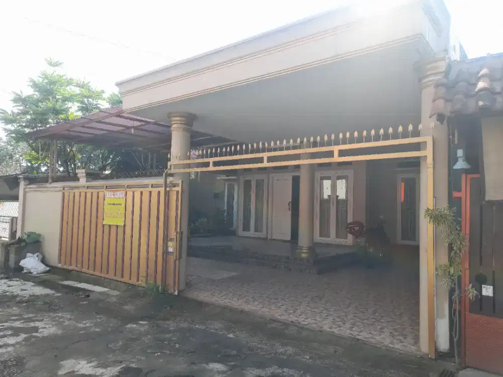 Rumah dijual dg garasi muat 2 mobil