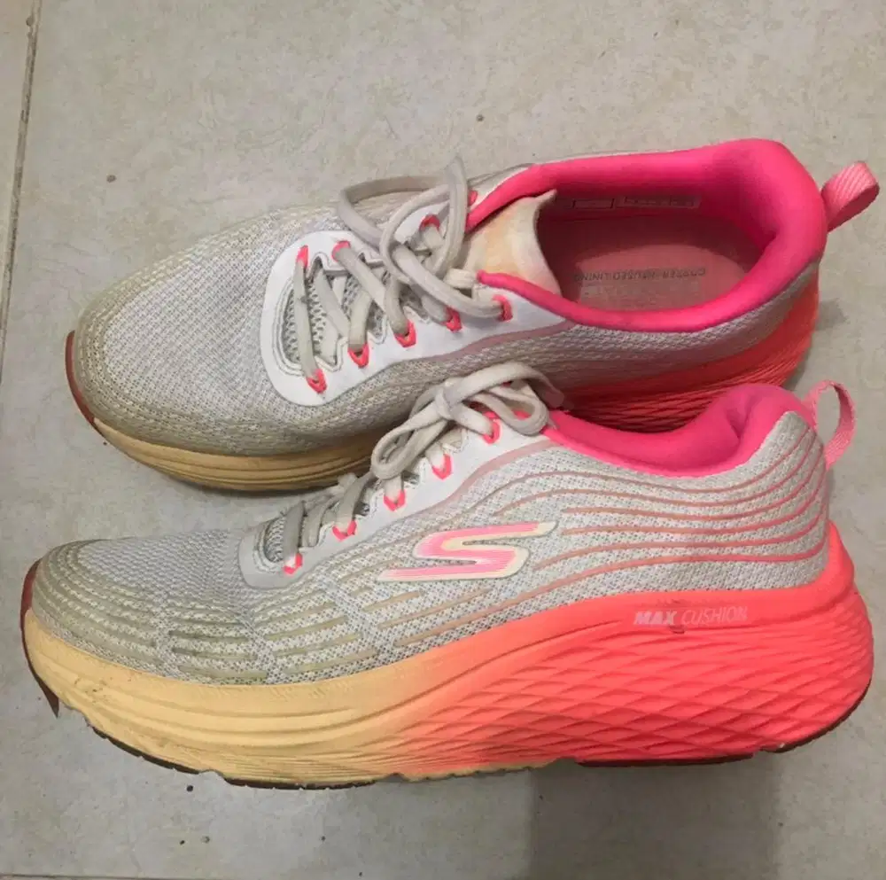Sepatu running skechers go run