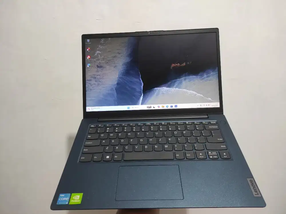 Laptop Lenovo core i3 gen 11 dual vga
