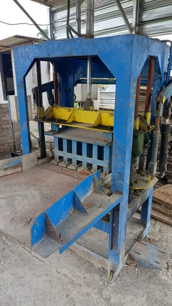 DIJUAL MESIN CETAK PRODUKSI PAVING BLOCK