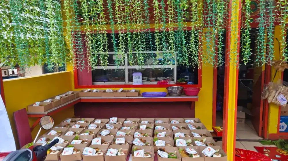 Melayani di rumah makan