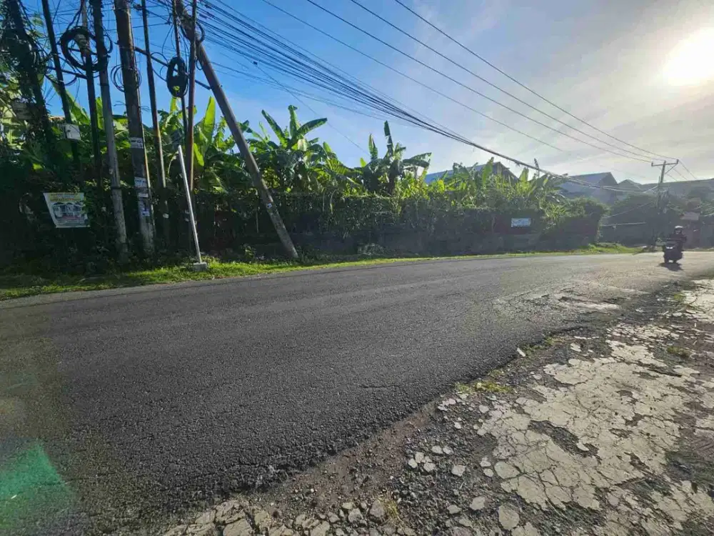 Tanah Komersial Main Road Gatsu Barat Lebar Depan 30 Meter