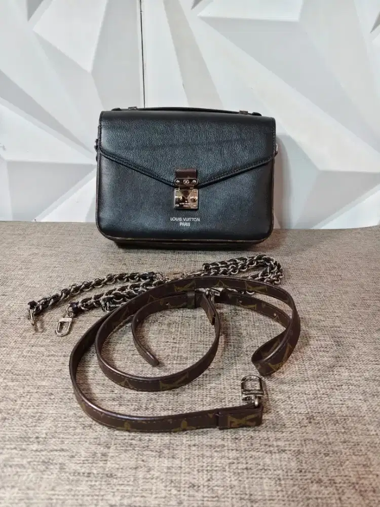 Lv pochette Metis black