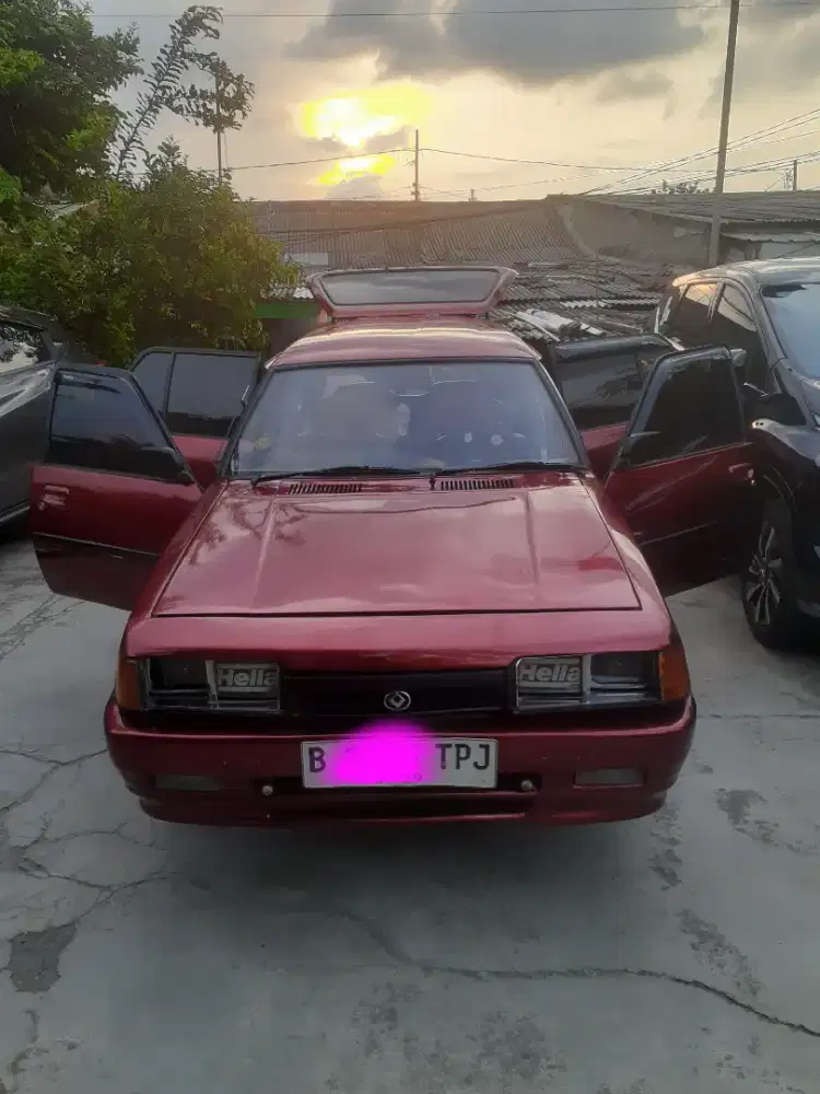 Mazda vantrend maroon