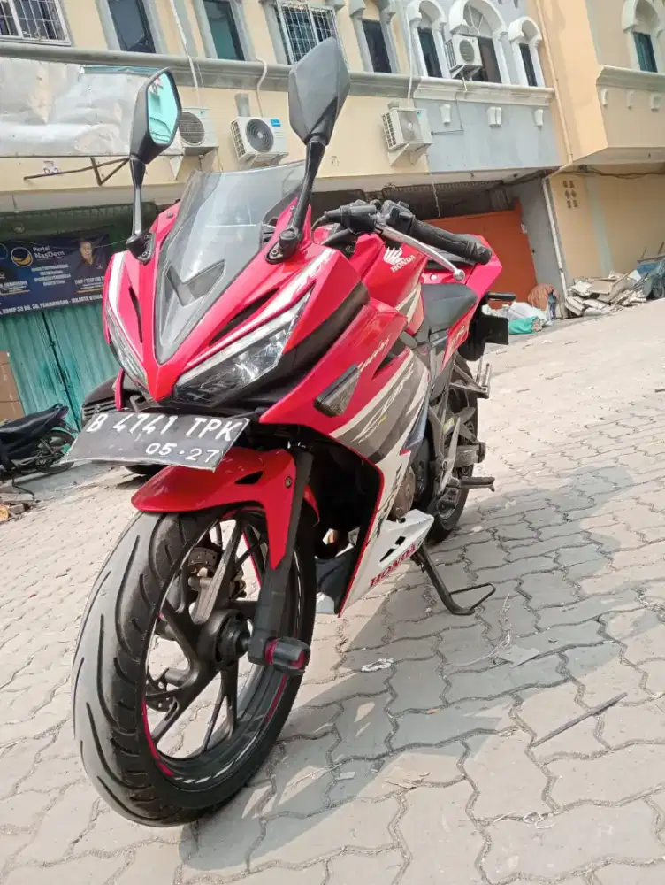 Dijual Cash Motor Honda CBR 150 R Tahun 2017