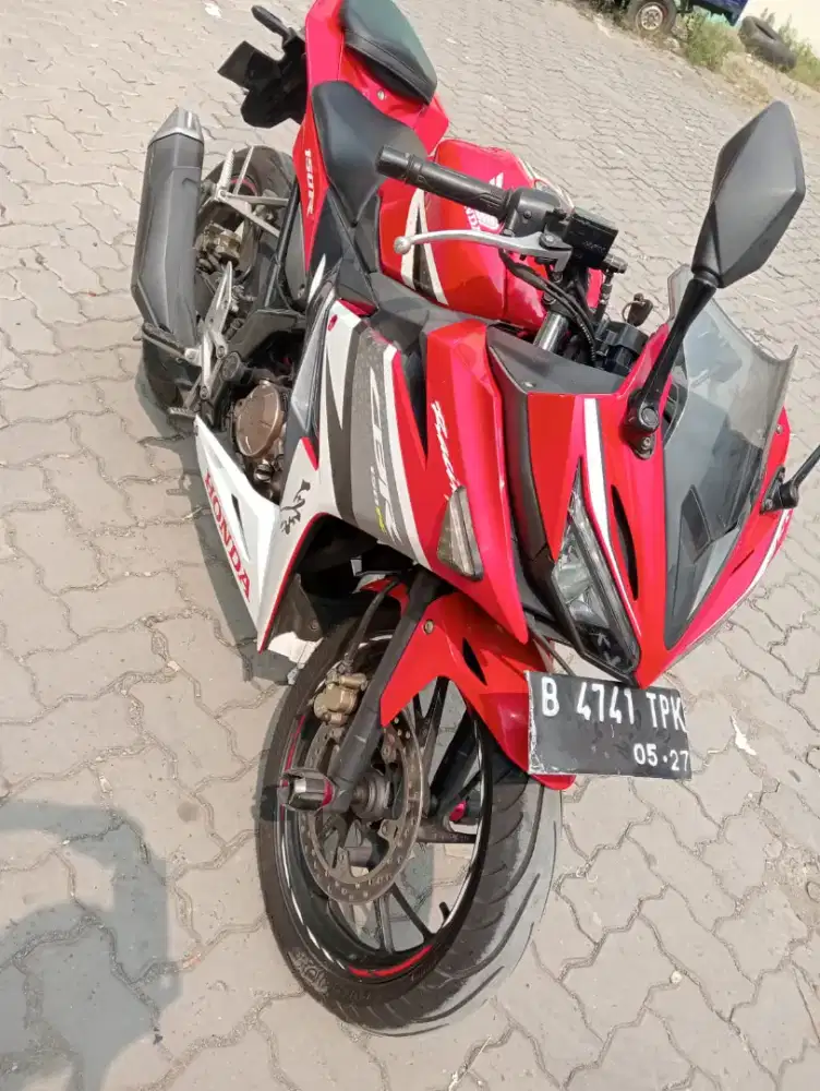 Dijual Cash Honda CBR 150 R Tahun 2017