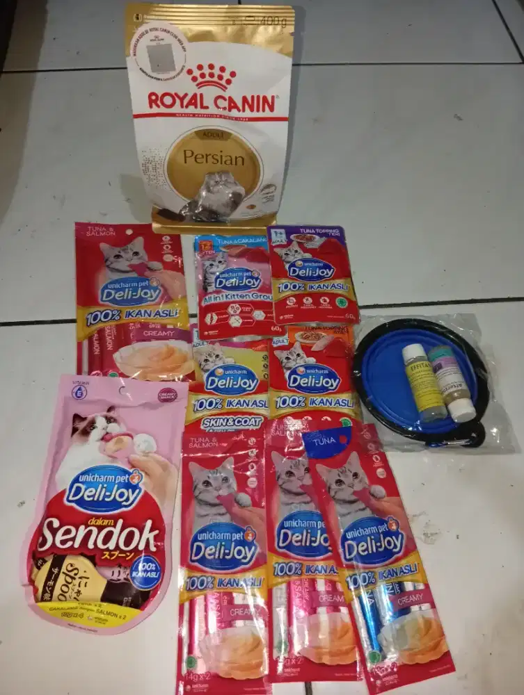 Makanan kucing dan obat kucing
