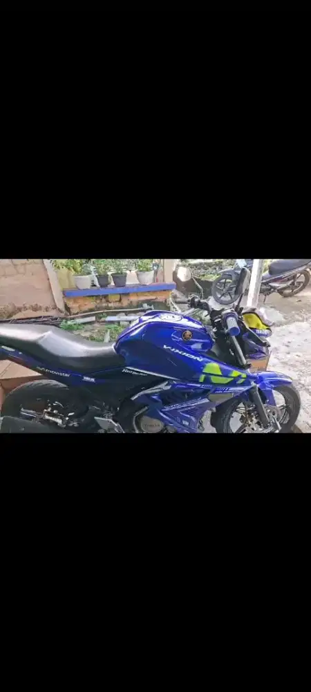 Motor vixion biru