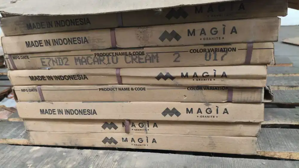 Granit 60x60  warna macario cream 1 dus isi 4pcs