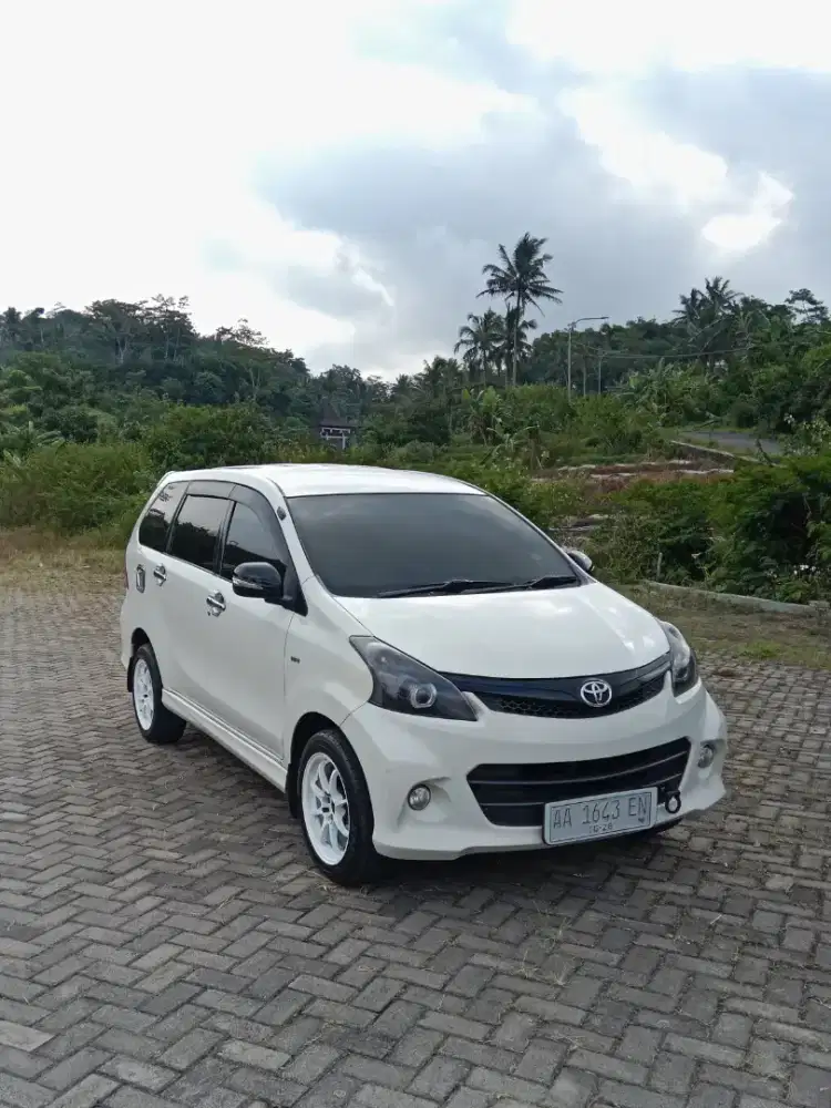 Toyota Avanza Veloz 1.5 Matic A/T Tahun 2012