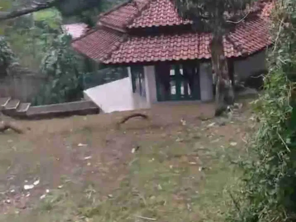 Di jual tanah dan bangunan .sangat cocok untuk villa pribadi dan komersial untuk cafe kekininan