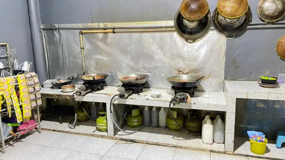 DIBUTUHKAN SEGERA KARYAWAN MASAK