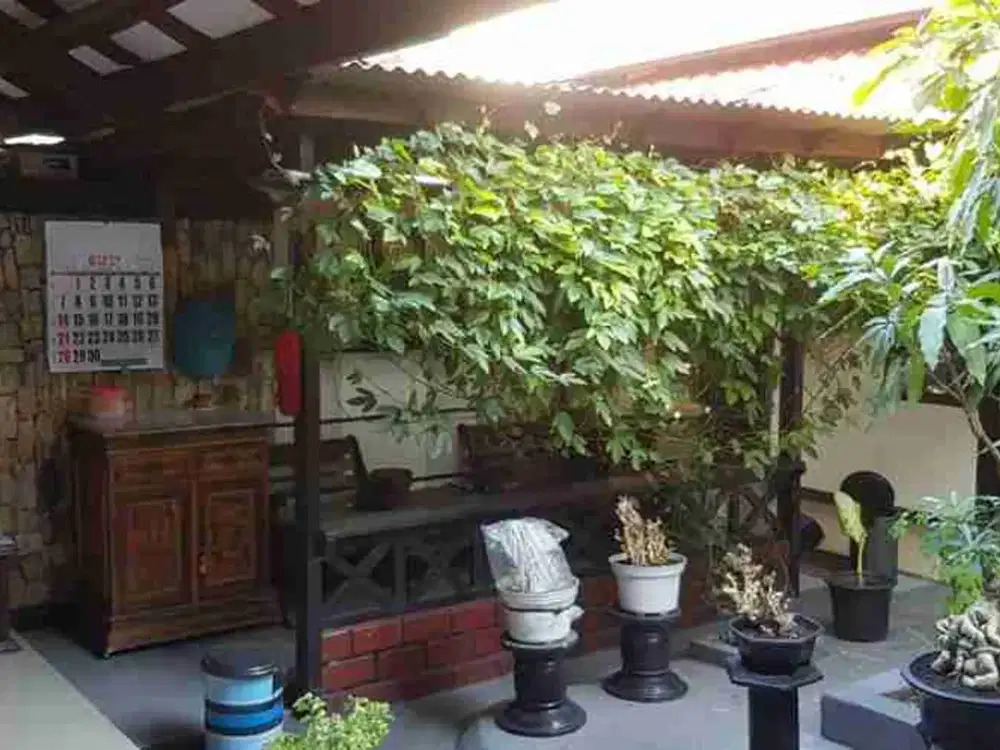 Dijual Rumah Cantik, Asri & Banyak Taman di Tenggilis Mejoyo