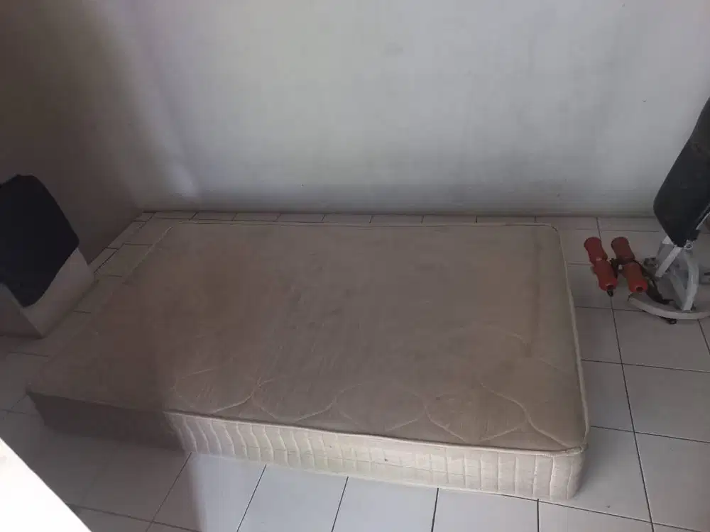 Spring bed ukuran PxLxT (120x200x20) Merk Harmony Courts