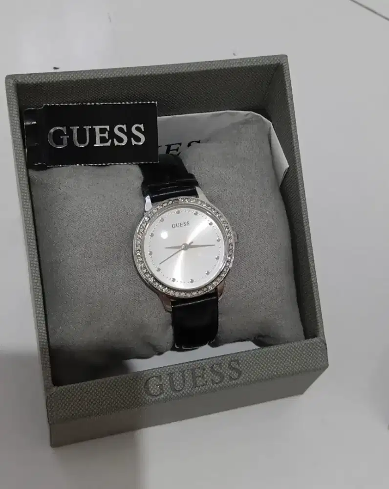 Jam tangan wanita Guess