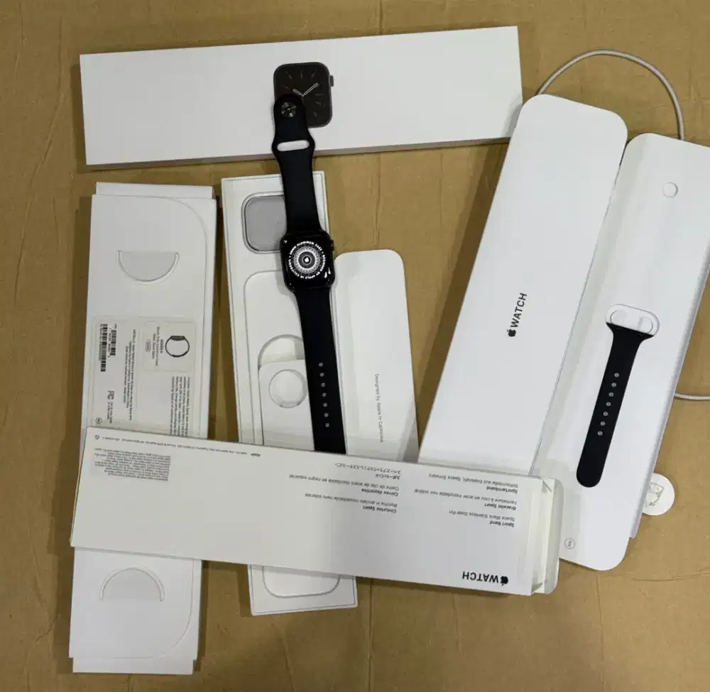 Apple Watch Series 6 40mm Fullset Mulus Bekas Pakai