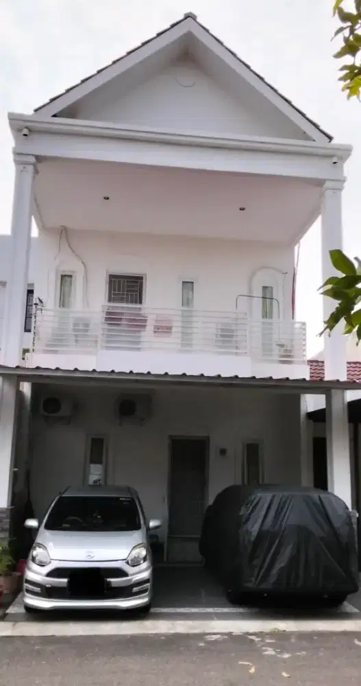Dijual Rumah 2 lantai Taman Cibodas