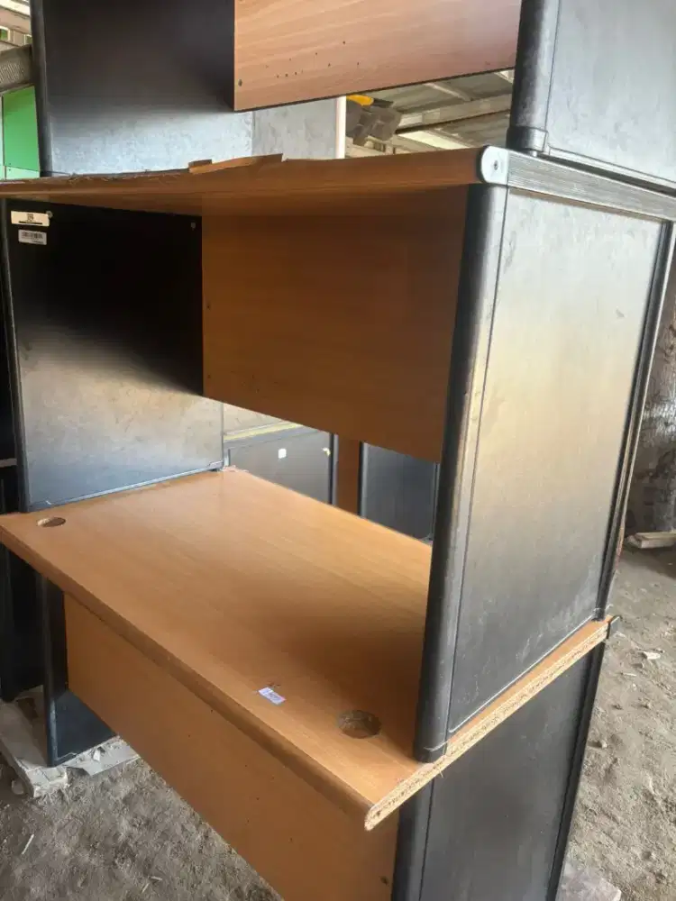 Meja kantor/belajar