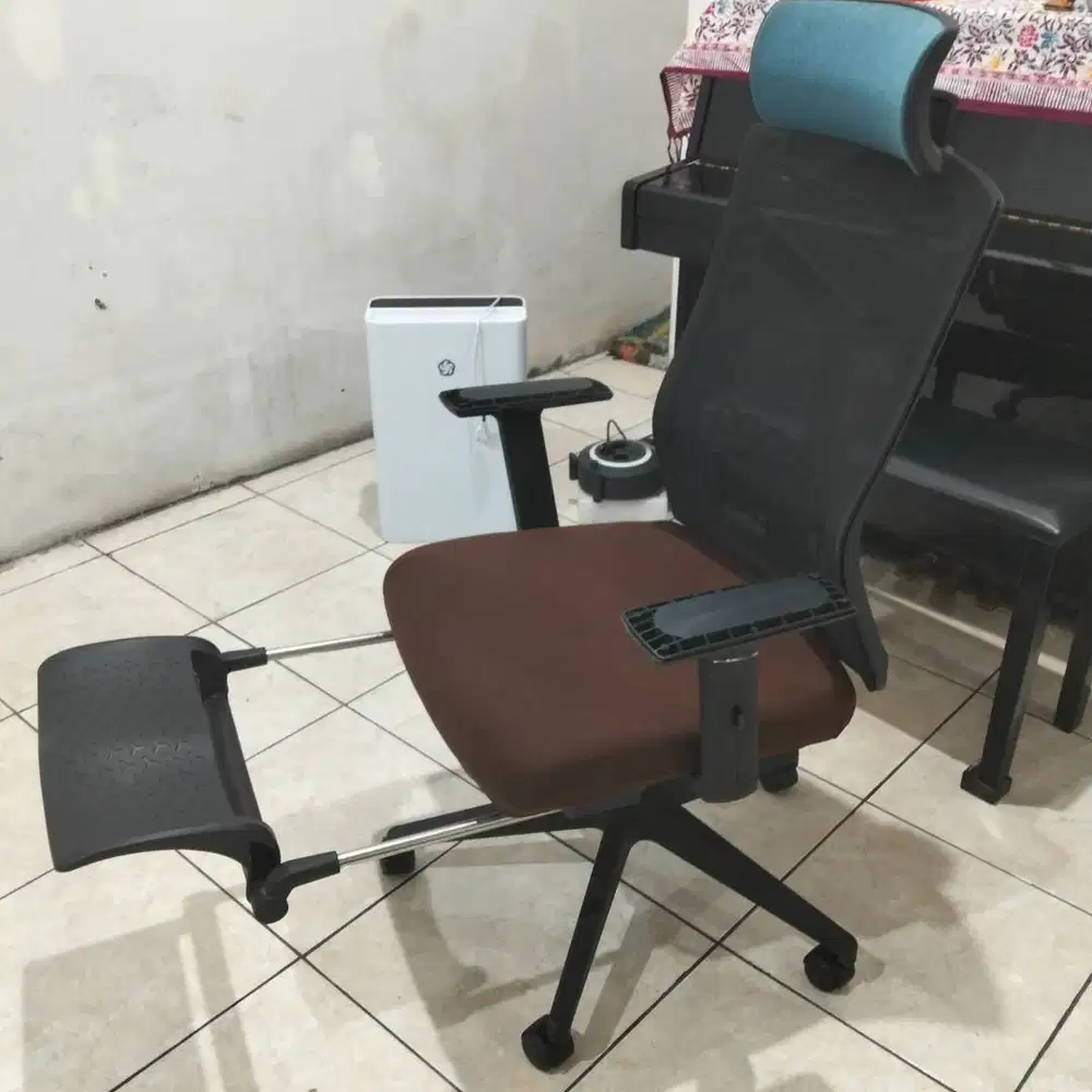 kursi kantor bekas , model sandaran tinggi, kondisi masih berfungsi
