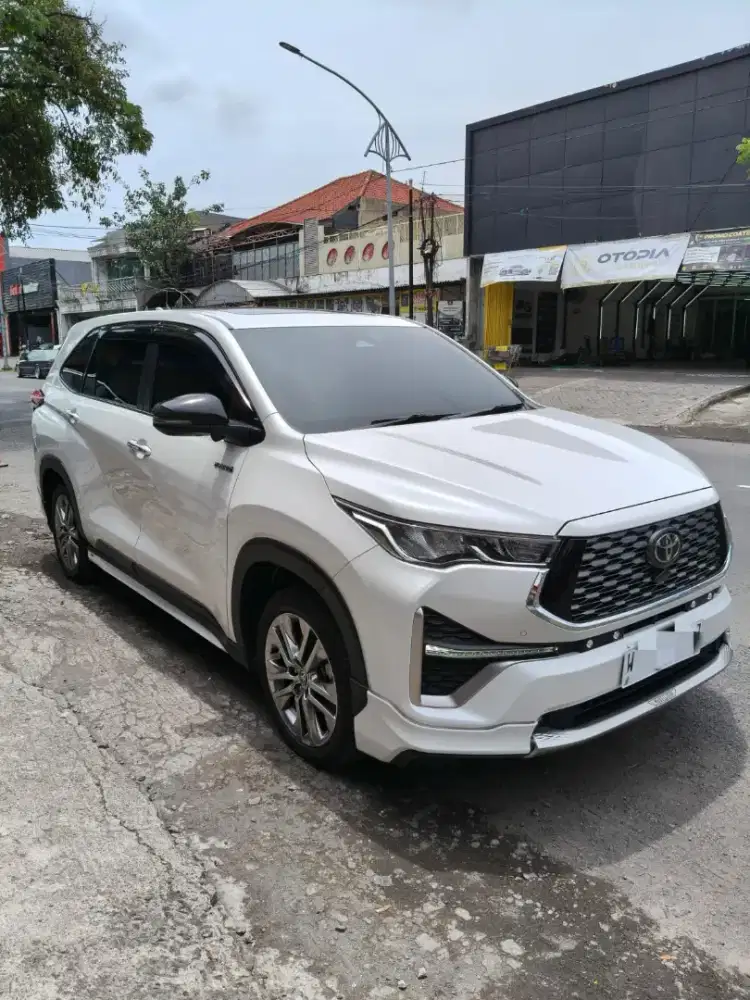 Toyota Innova Zenix Q Hybrid Modellista 2023 Matic Putih Siap Pakai