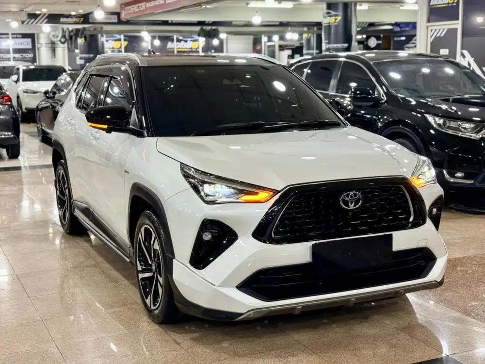 Toyota YARIS cross hybrid GR two  tone 2023