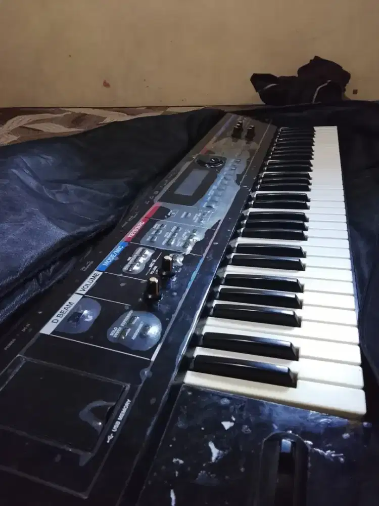 Piano roland juno Di
