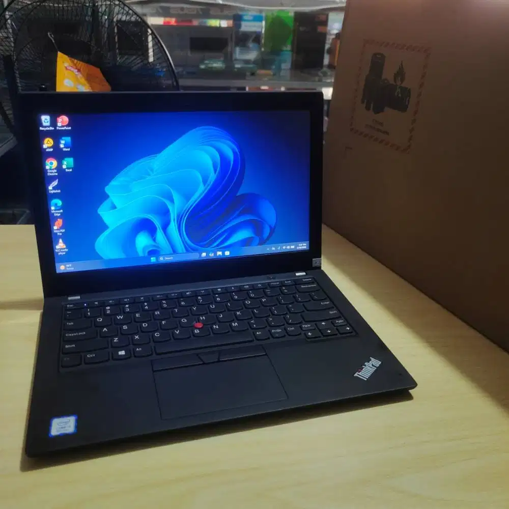Laptop Lenovo Thinkpad X280 Intel Core i5 8th 8/256 Fulset Dusbook