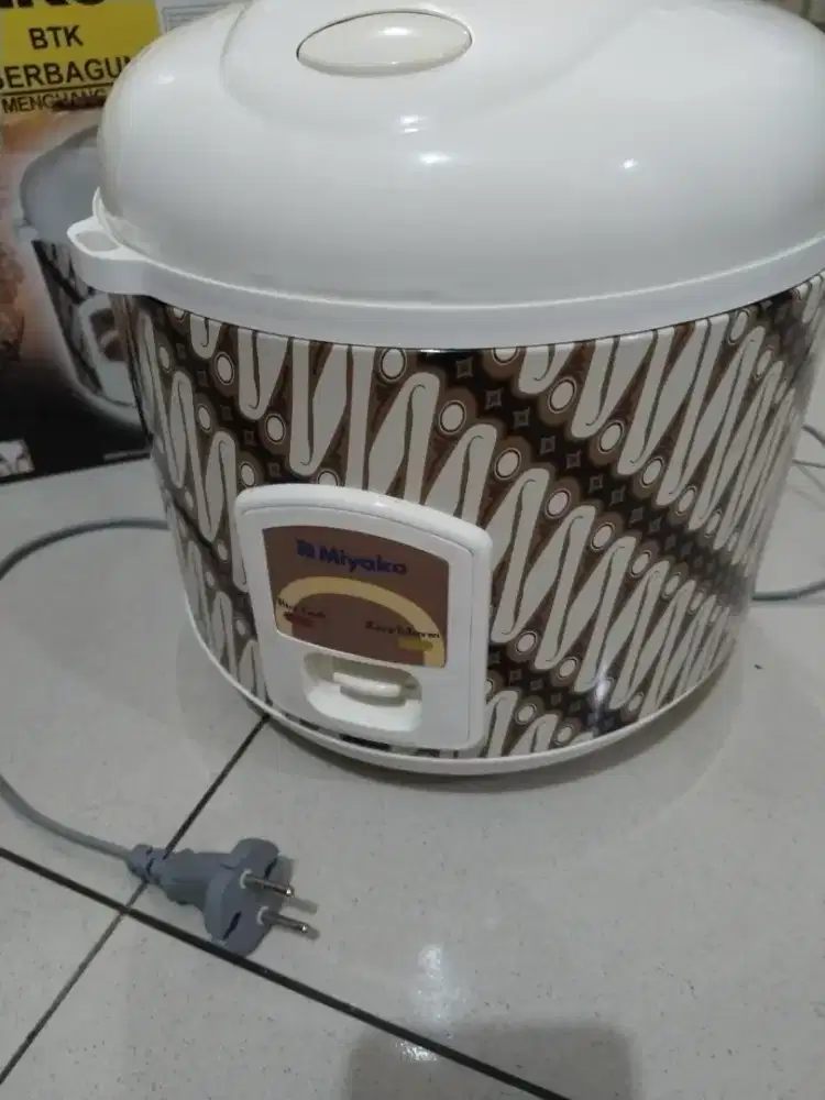 Jual cepat rice cooker kondisi masih bagus