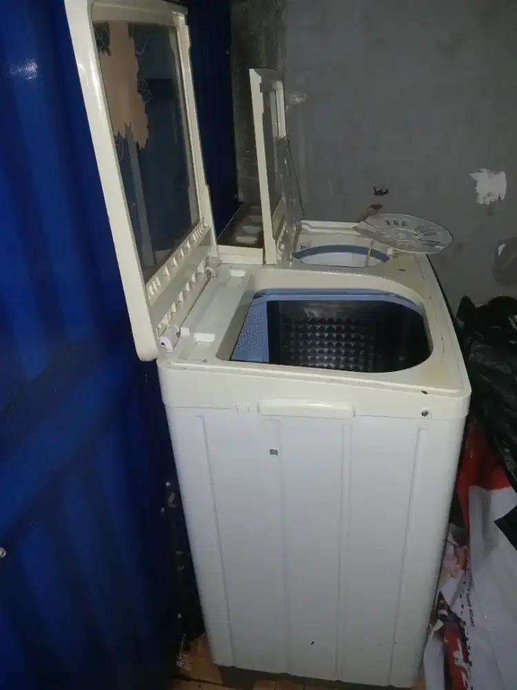 Mesin cuci AKARI 2 tbg 12KG ,normal siap pakai