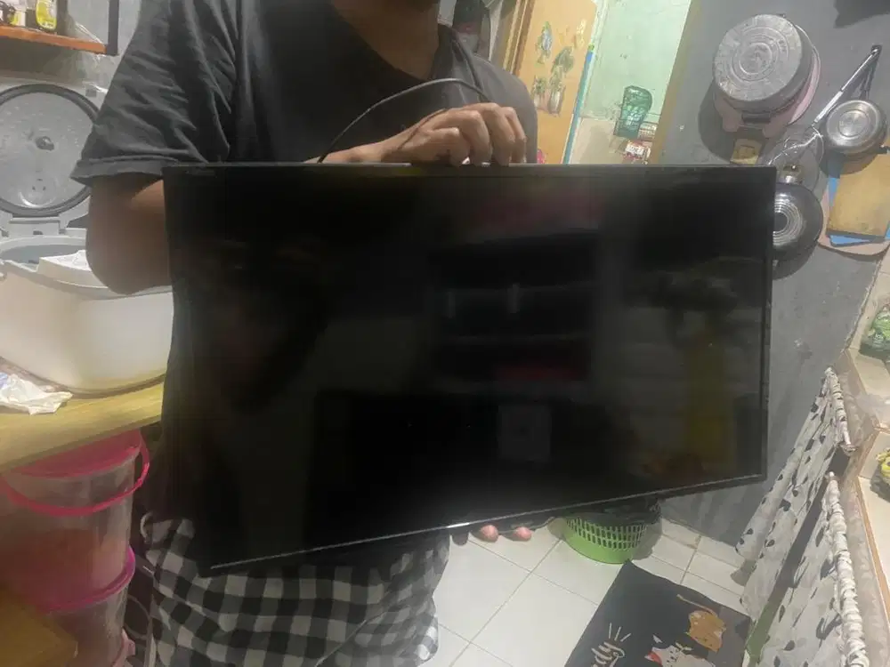 Tv smart merk sharp 24inch dinding