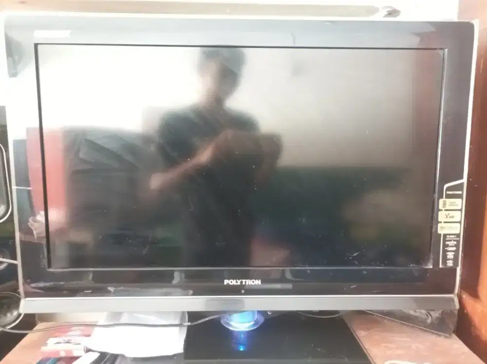 DIJUAL TV POLYTRON 32