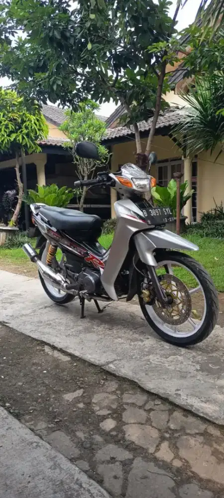 Yamaha Fiz R 2002 2 tak