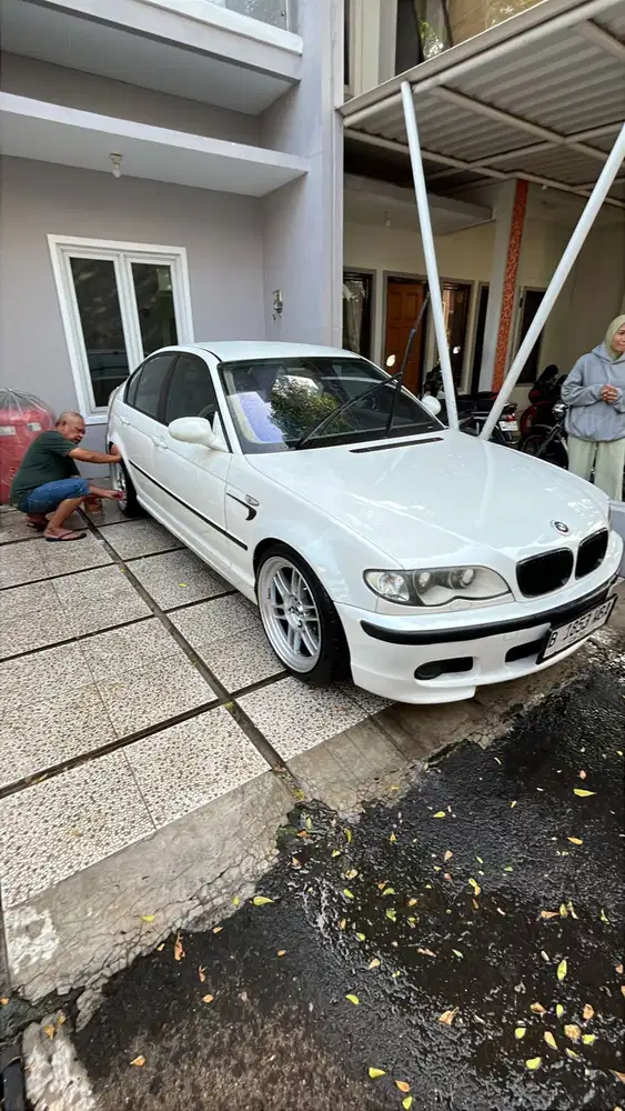 BMW 330i 2003 Bensin