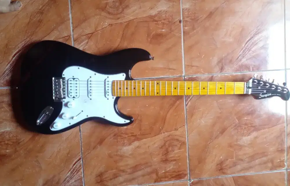 Gitar scorpion stratocaster