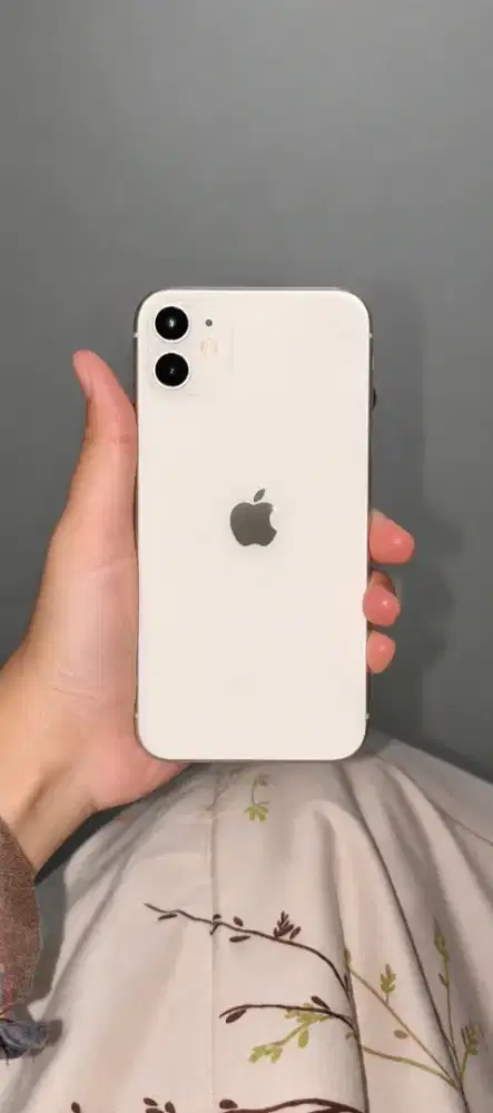 DIJUAL iPhone 11 64GB White - Mulus & Siap Pakai Ex. iBox