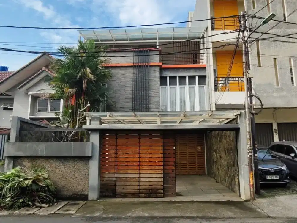 Rumah 3 Lantai Rapih dan Asri di Duri Kepa Kebon Jeruk