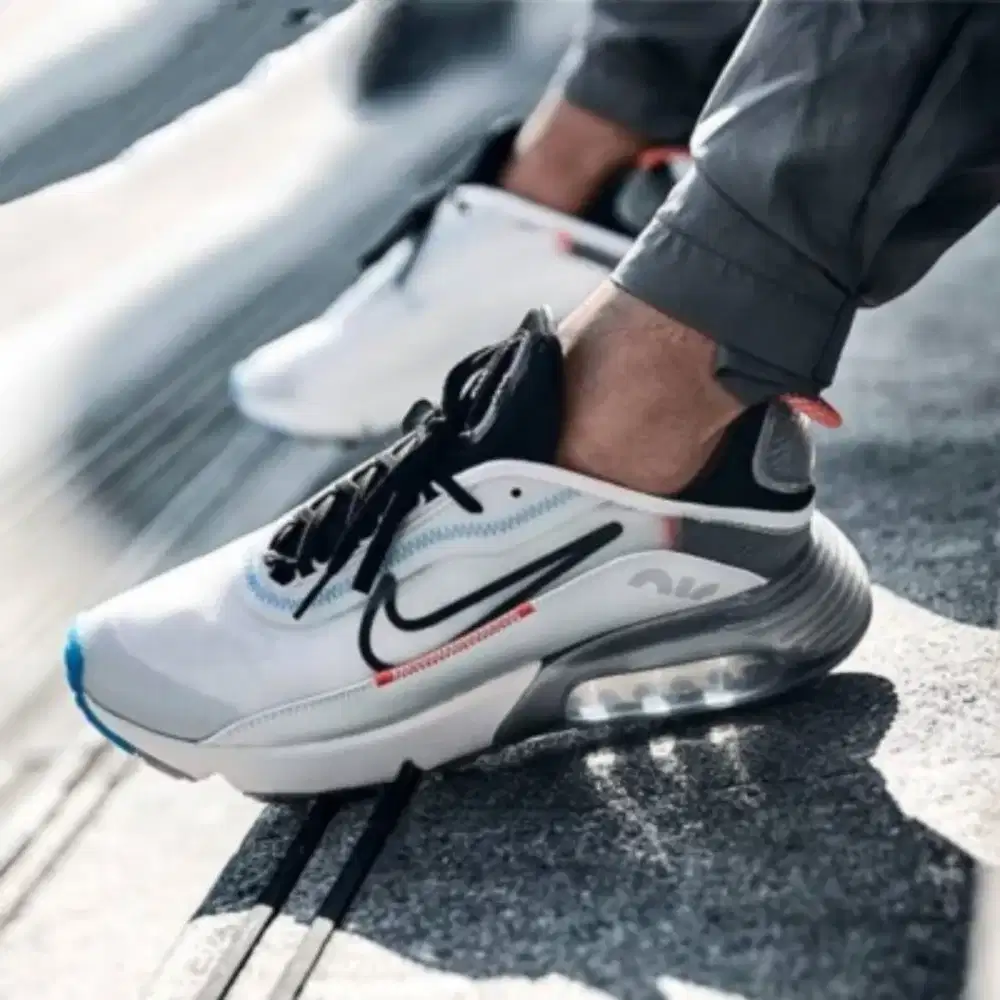 Sepatu running Nike air max 2090