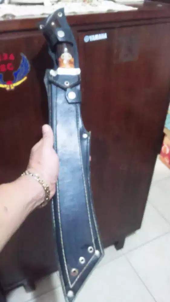 Golok sarung kulit lawasan