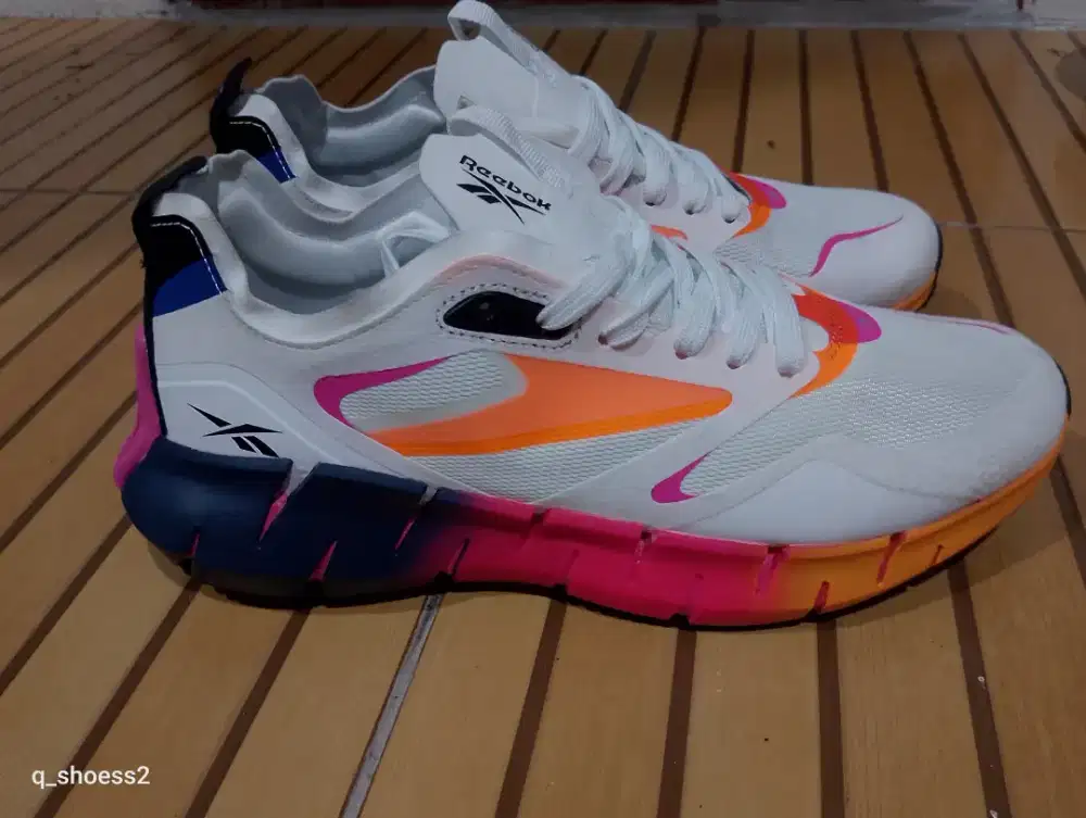 Sepatu running Reebok