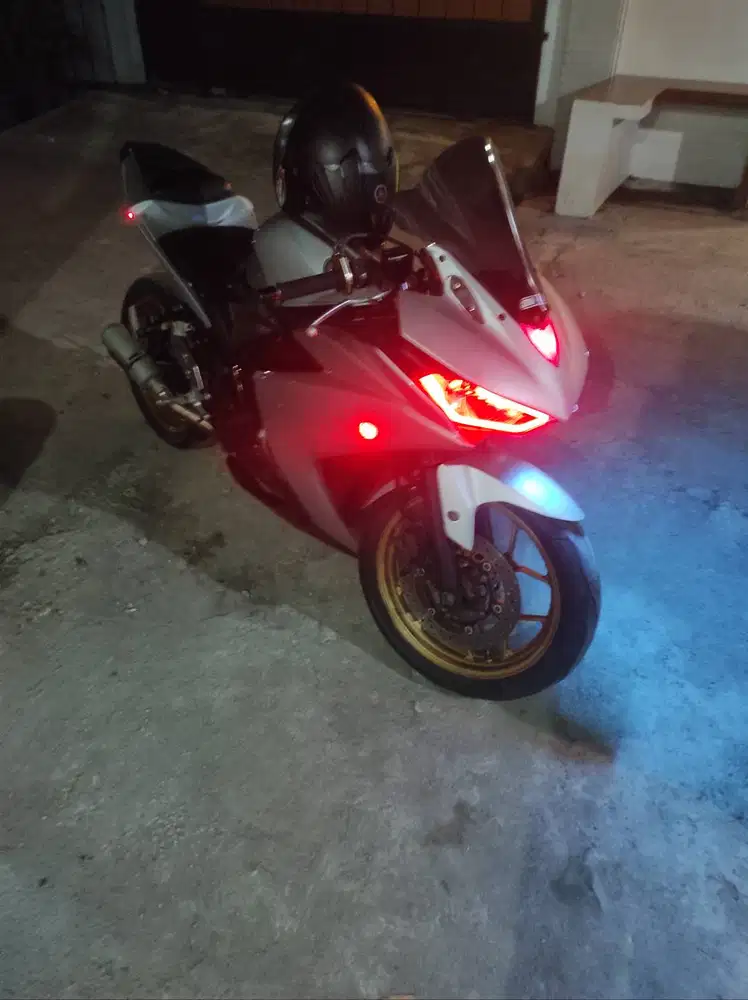 Di jual Yamaha R25 2016 abs