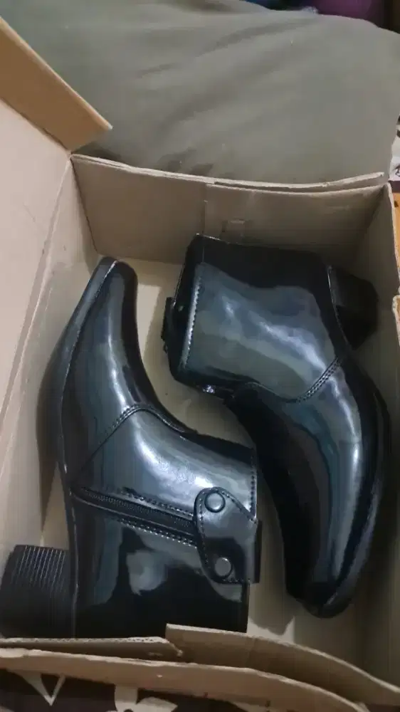 sepatu PDH baru