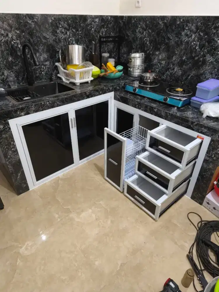 Konstruksi aluminium