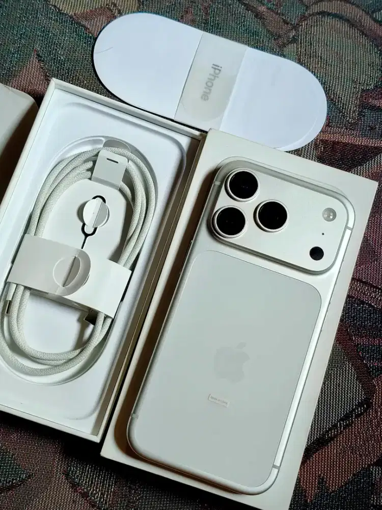 Iphone 17 Pro 256gb ibox silver kondisi like new garansi panjang