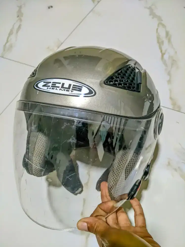 Helm zeus size M