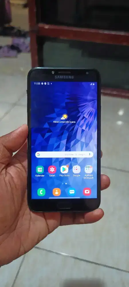 Samsung J4 2/32 Layar Super Amoled