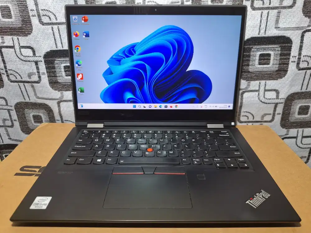 Lenovo Thinkpad Yoga X13 Core i5 Touchscreen with stylus pen key nyala