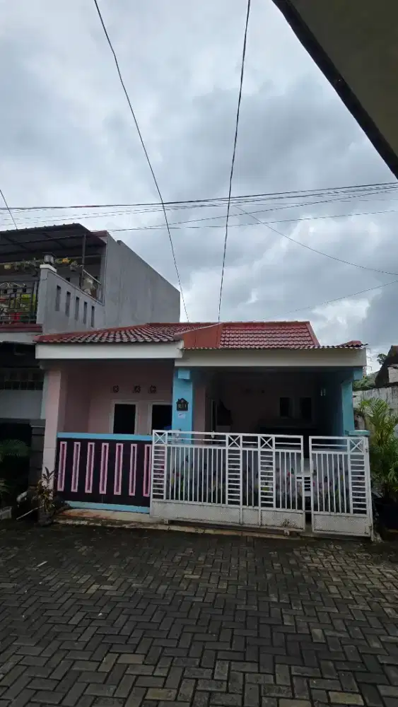 Dijual Rumah Minimal Posisi strategis Di depan pintu Gerbang Cluster