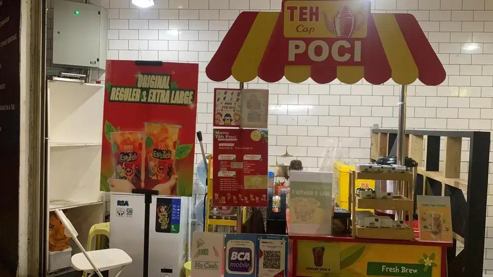 SPG UNTUK JAGA STAND TEH POCI DI LIPPO MALL KEMANG
